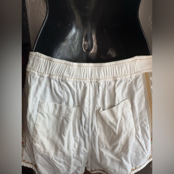 Anthropologie High Waist White and Pink
Embroidered Shorts size 2 100% cotton - Picture 6 of 13